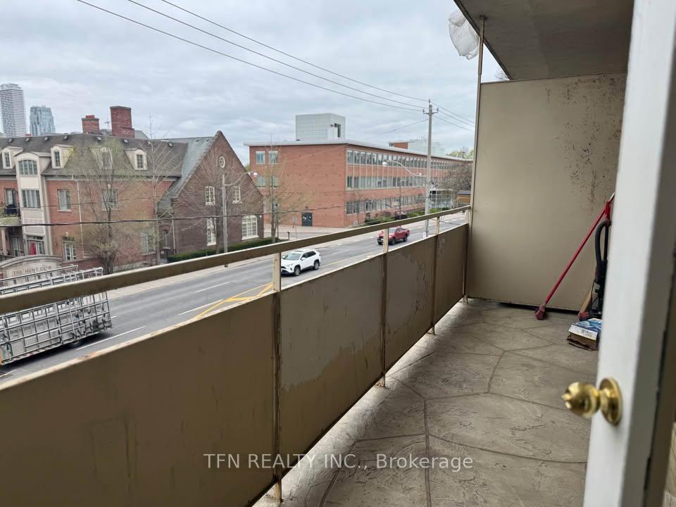 Photo 13 of Unit 203, 1112 Avenue Road, Toronto, Lawrence Park South — HOMEH