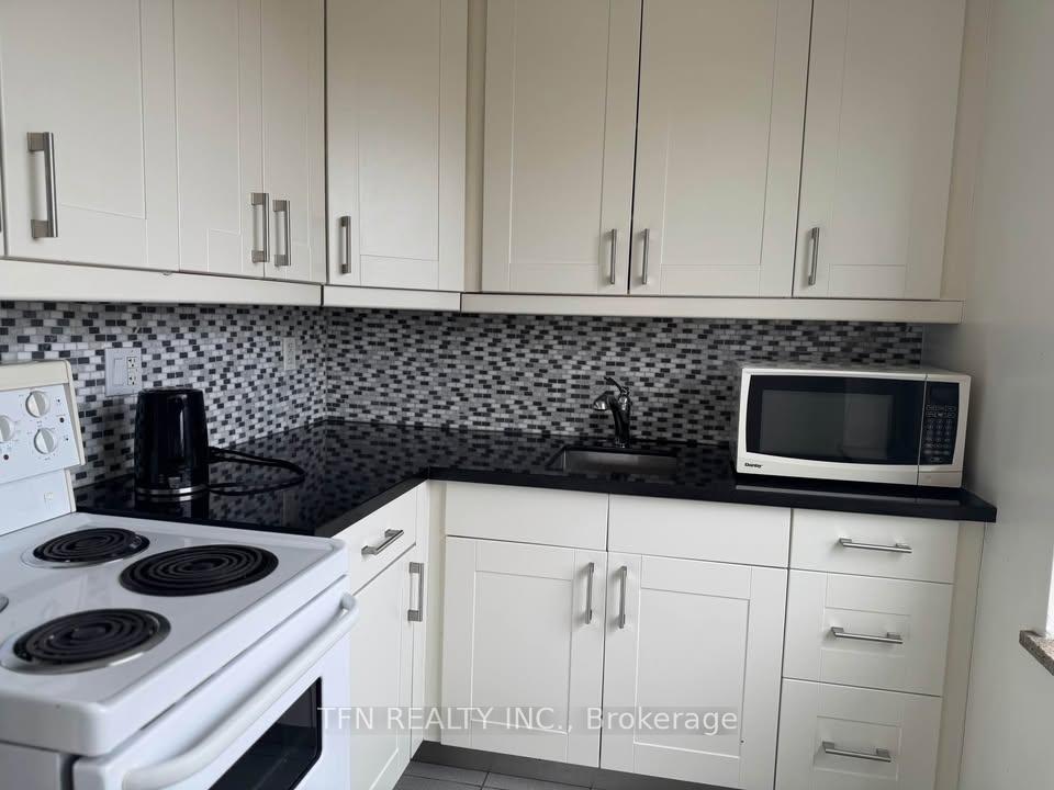Photo 6 of Unit 203, 1112 Avenue Road, Toronto, Lawrence Park South — HOMEH