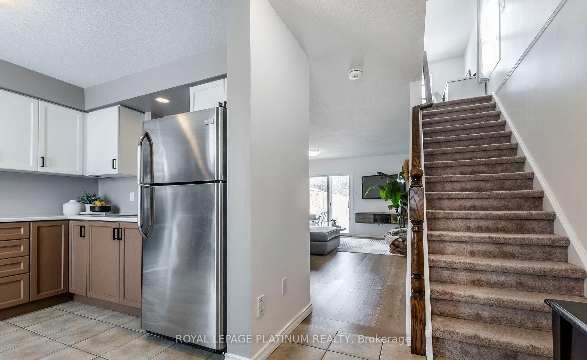 Photo 3 of 41 Milson Crescent, Guelph, Kortright Hills — HOMEH