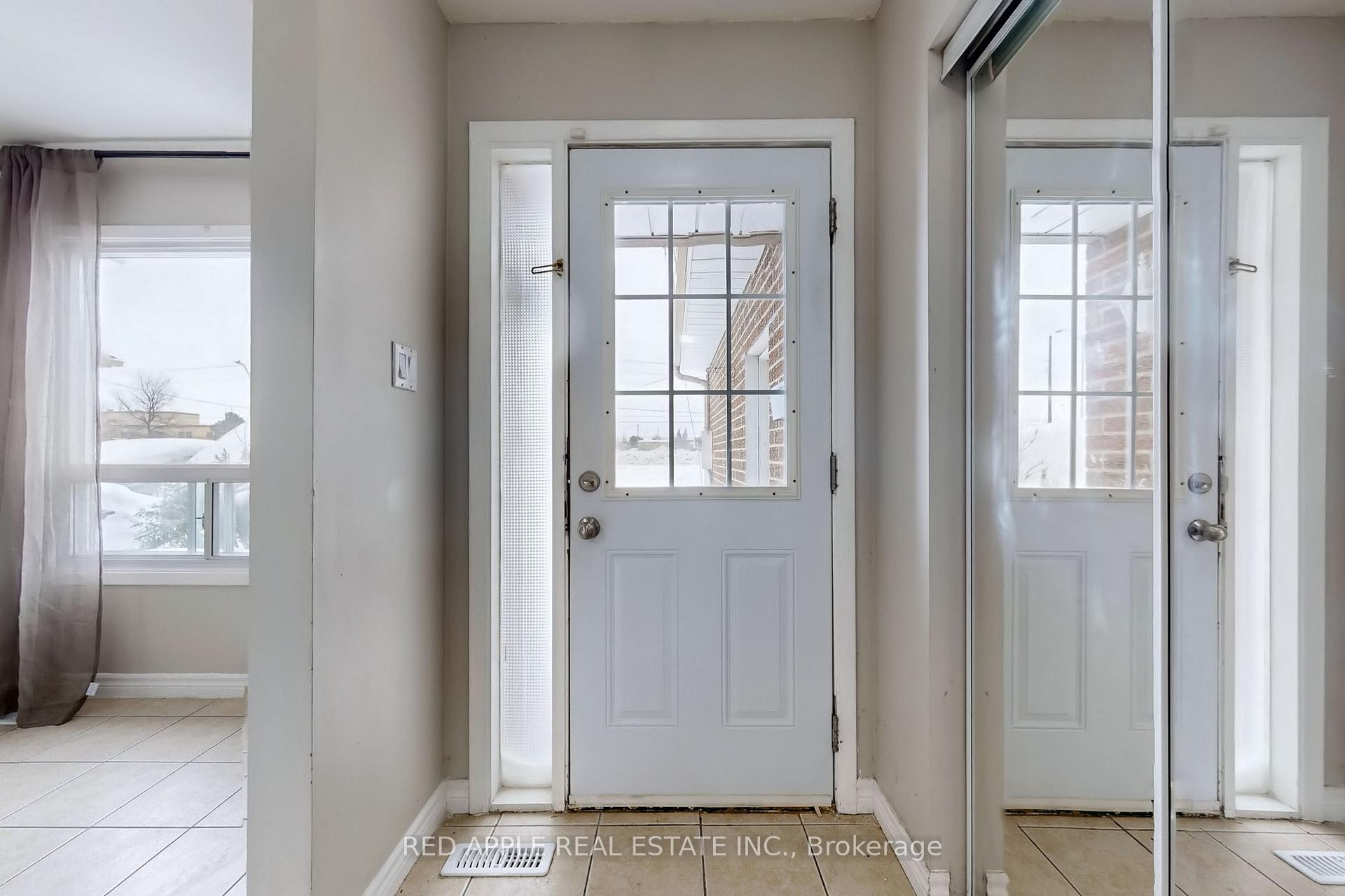 Photo 2 of Unit Upper, 50 Whitehaven Drive, Brampton, Heart Lake West — HOMEH