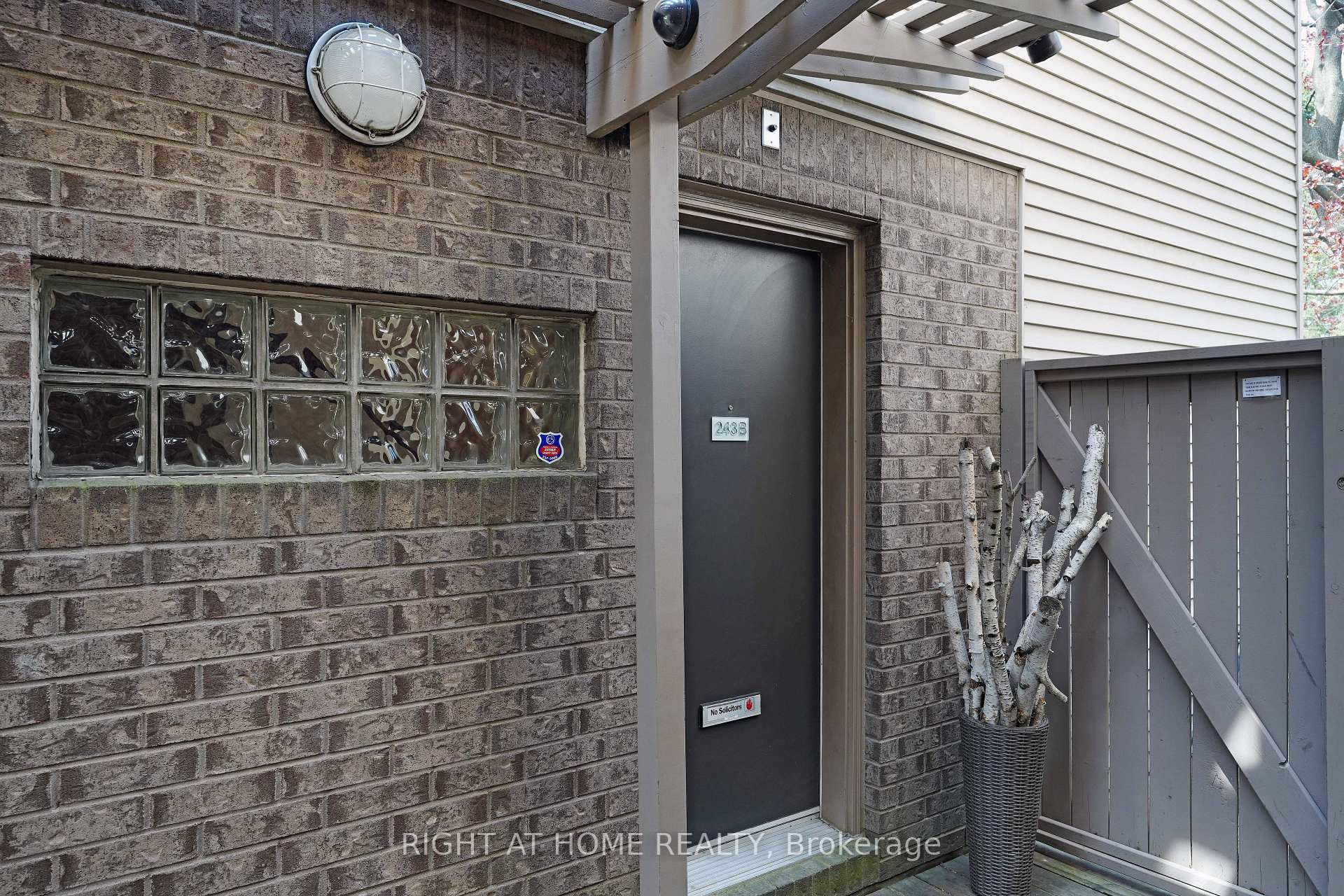 Photo 26 of 243B Sunnyside Avenue, Ottawa, Old Ottawa South — HOMEH