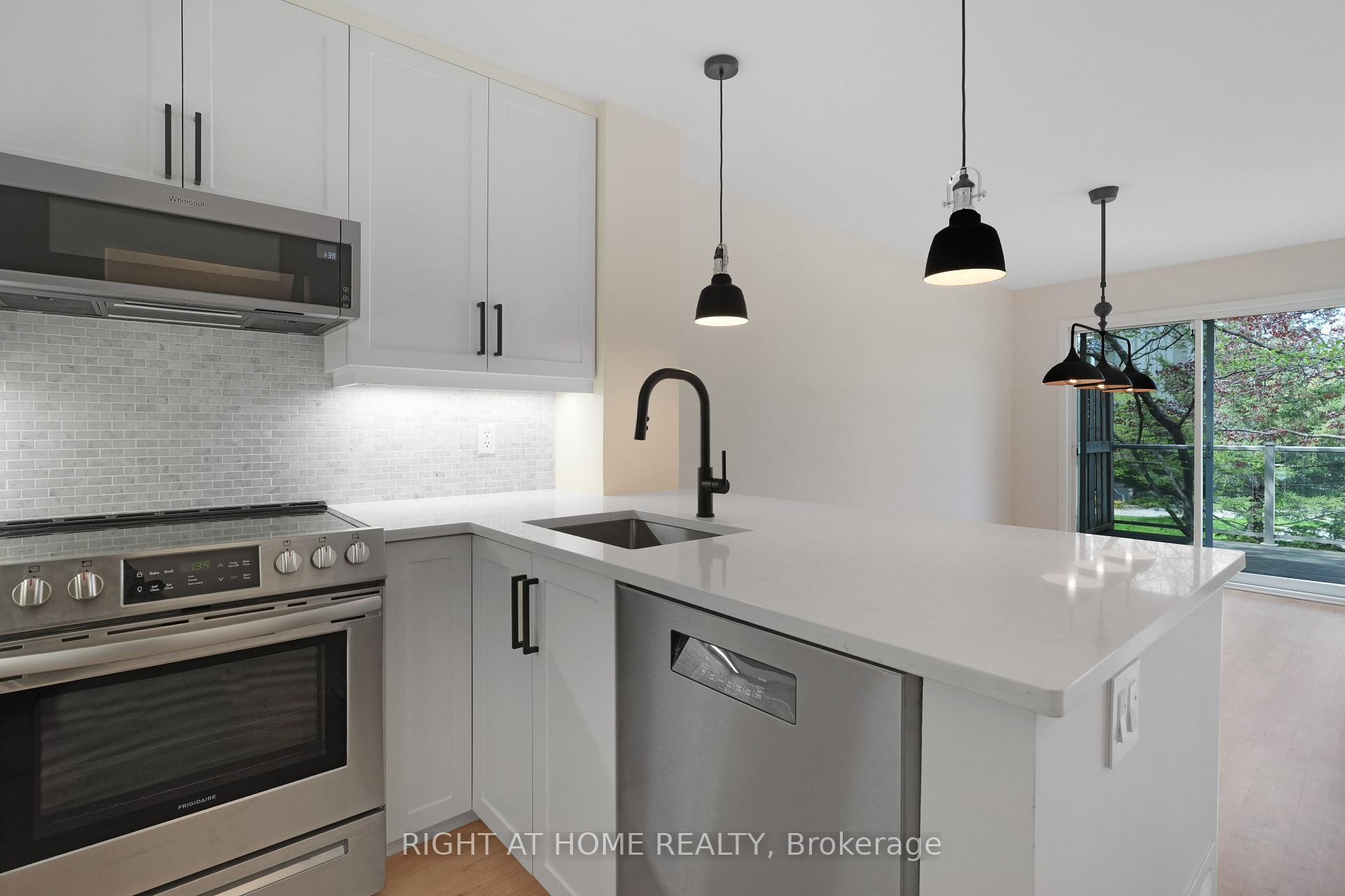 Photo 18 of 243B Sunnyside Avenue, Ottawa, Old Ottawa South — HOMEH