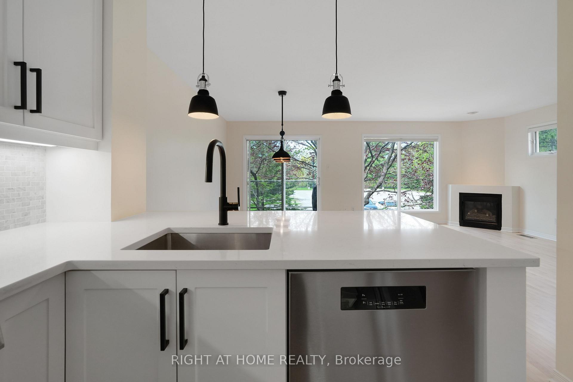 Photo 10 of 243B Sunnyside Avenue, Ottawa, Old Ottawa South — HOMEH