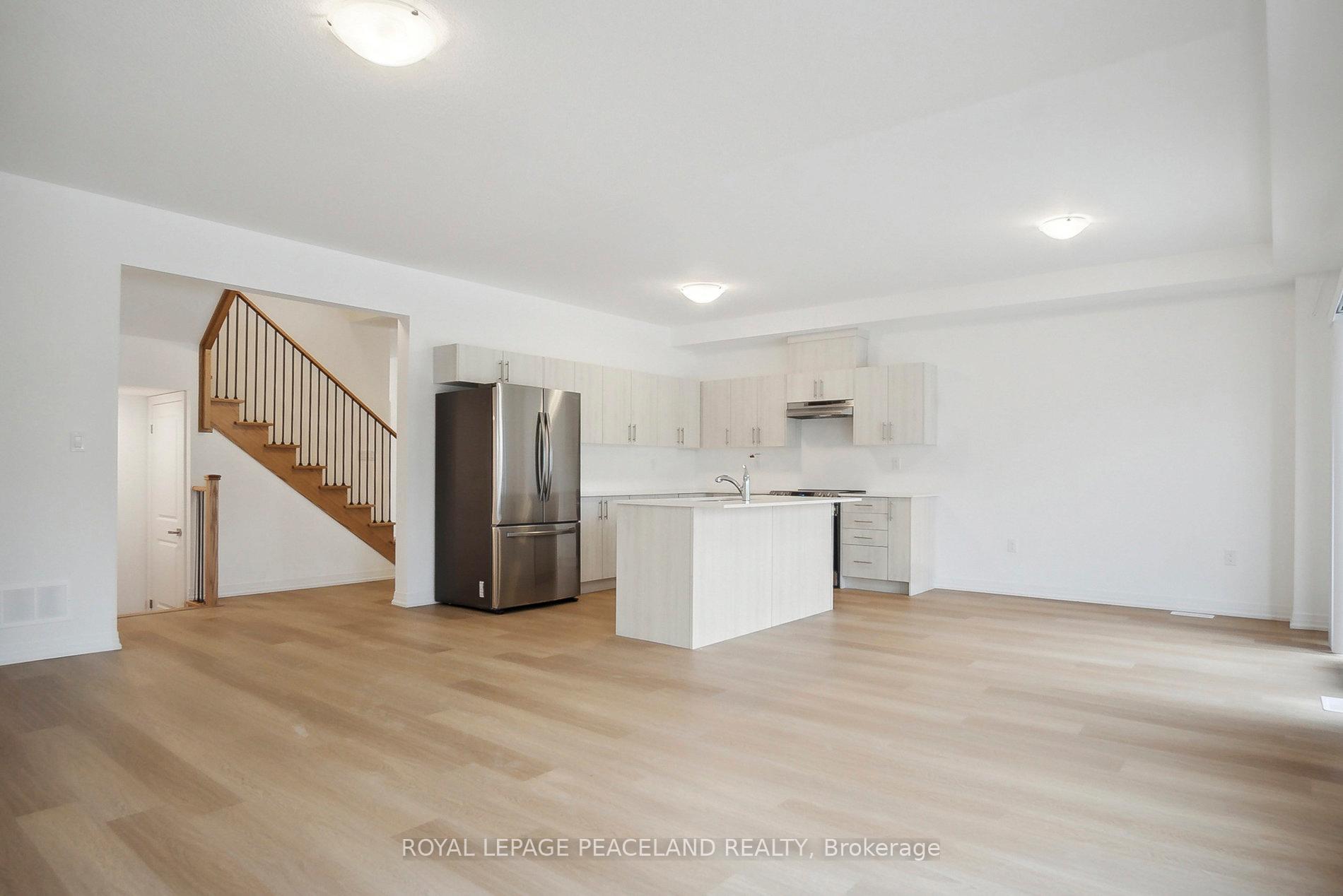 Photo 14 of 3 Harvest Crescent, Barrie, Rural Barrie Southeast — HOMEH