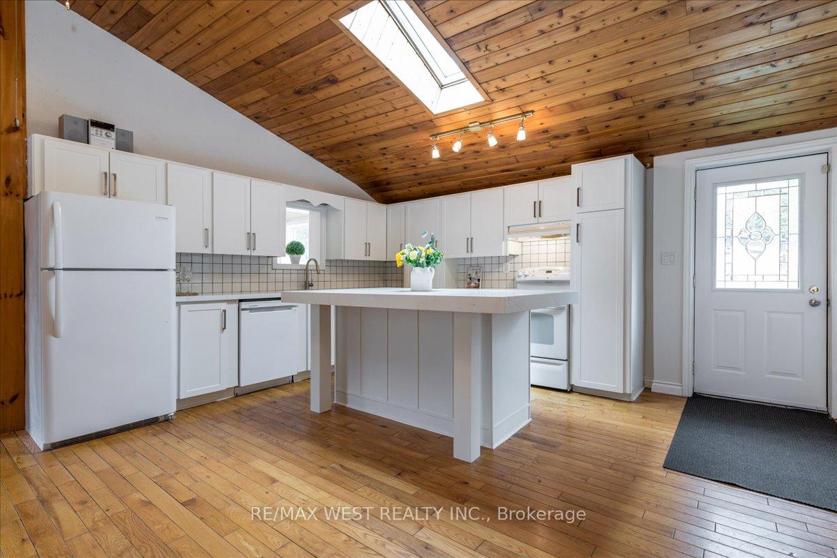 Photo 4 of 2053 25th Sideroad Road, Innisfil, Alcona — HOMEH