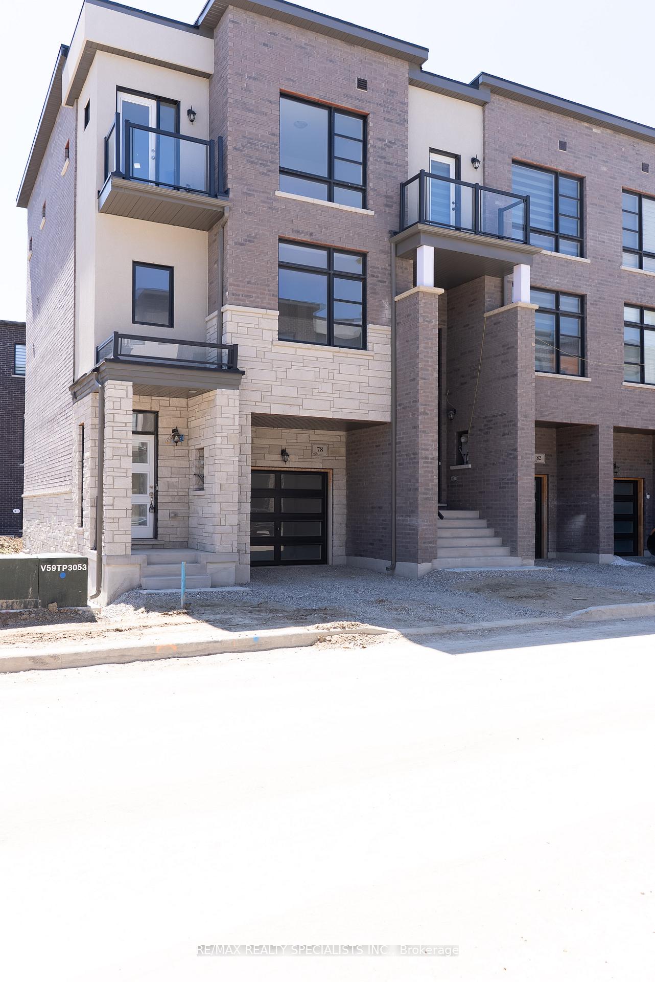 Photo 3 of 78 Paradox Street, Vaughan, Kleinburg — HOMEH