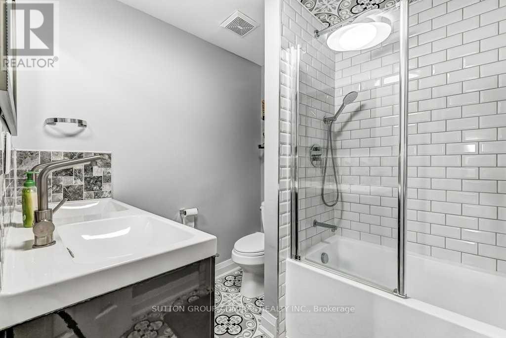 Photo 4 of 91 Bob O'Link Avenue, Vaughan, Glen Shields — HOMEH