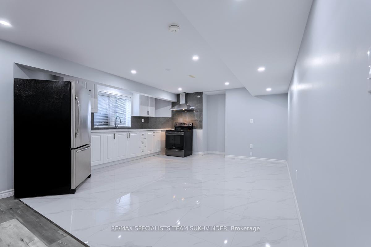 Photo 11 of 30 Winding Wood Crescent, Kitchener — HOMEH
