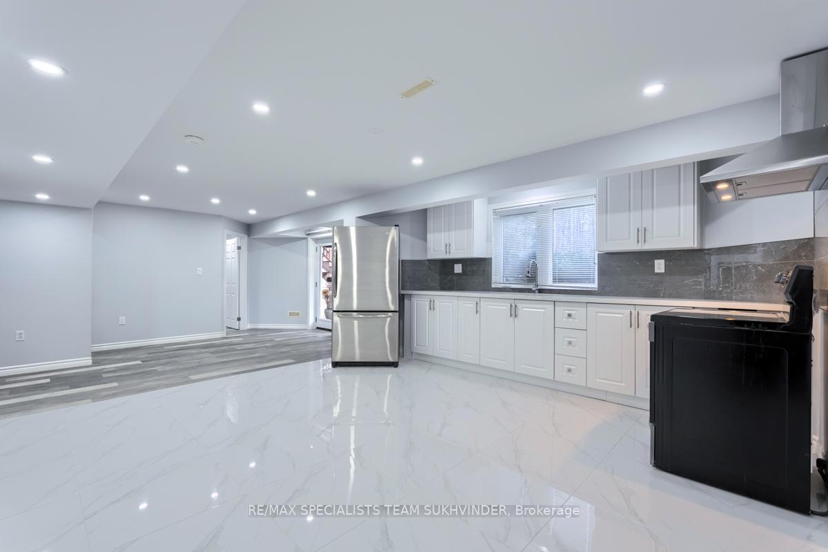 Photo 14 of 30 Winding Wood Crescent, Kitchener — HOMEH
