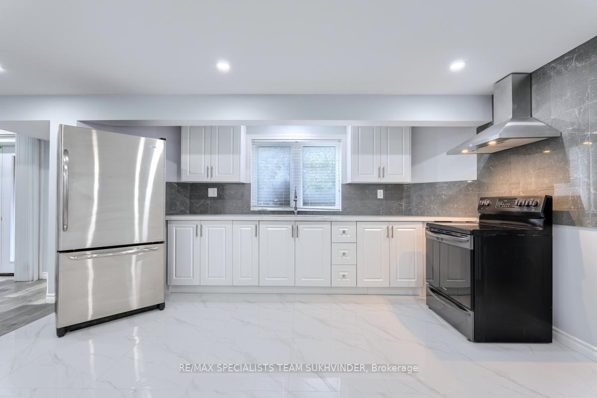Photo 16 of 30 Winding Wood Crescent, Kitchener — HOMEH