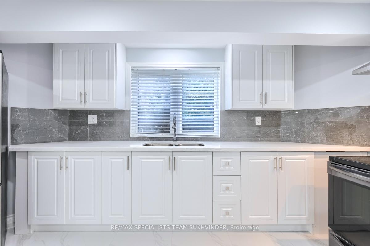 Photo 18 of 30 Winding Wood Crescent, Kitchener — HOMEH