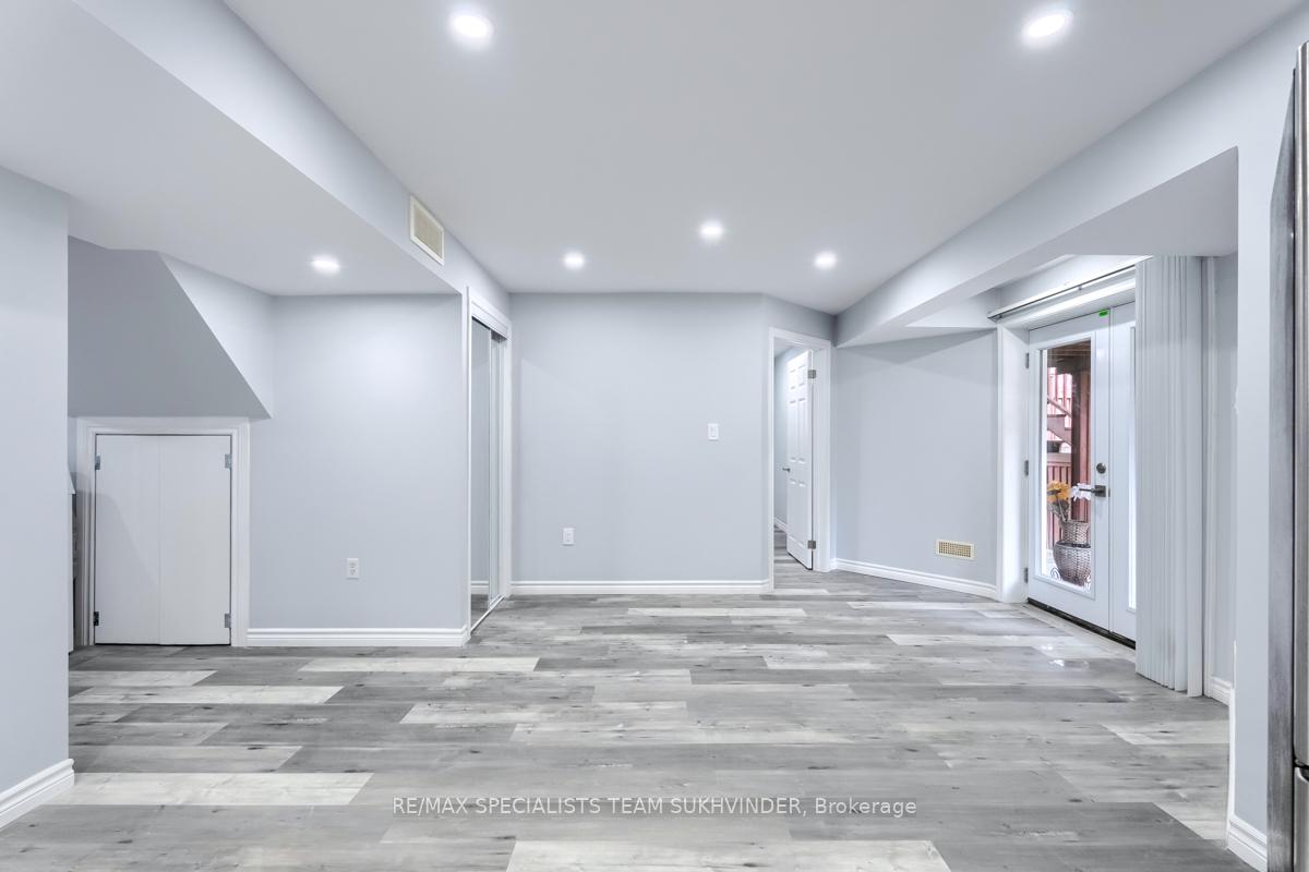 Photo 19 of 30 Winding Wood Crescent, Kitchener — HOMEH