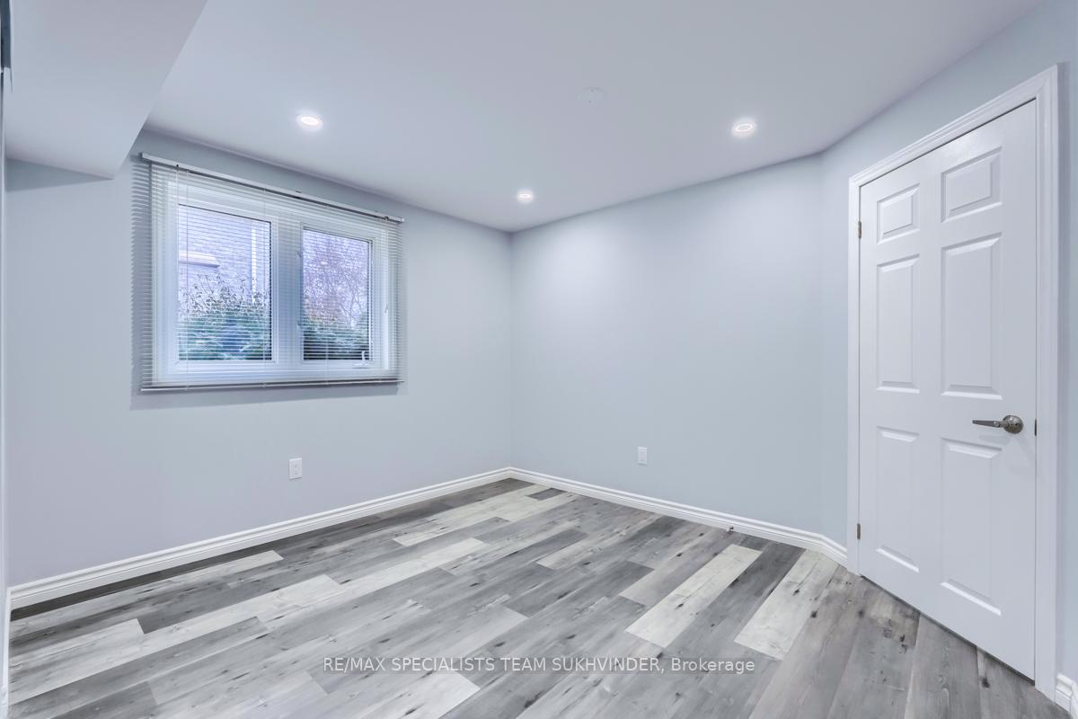 Photo 24 of 30 Winding Wood Crescent, Kitchener — HOMEH