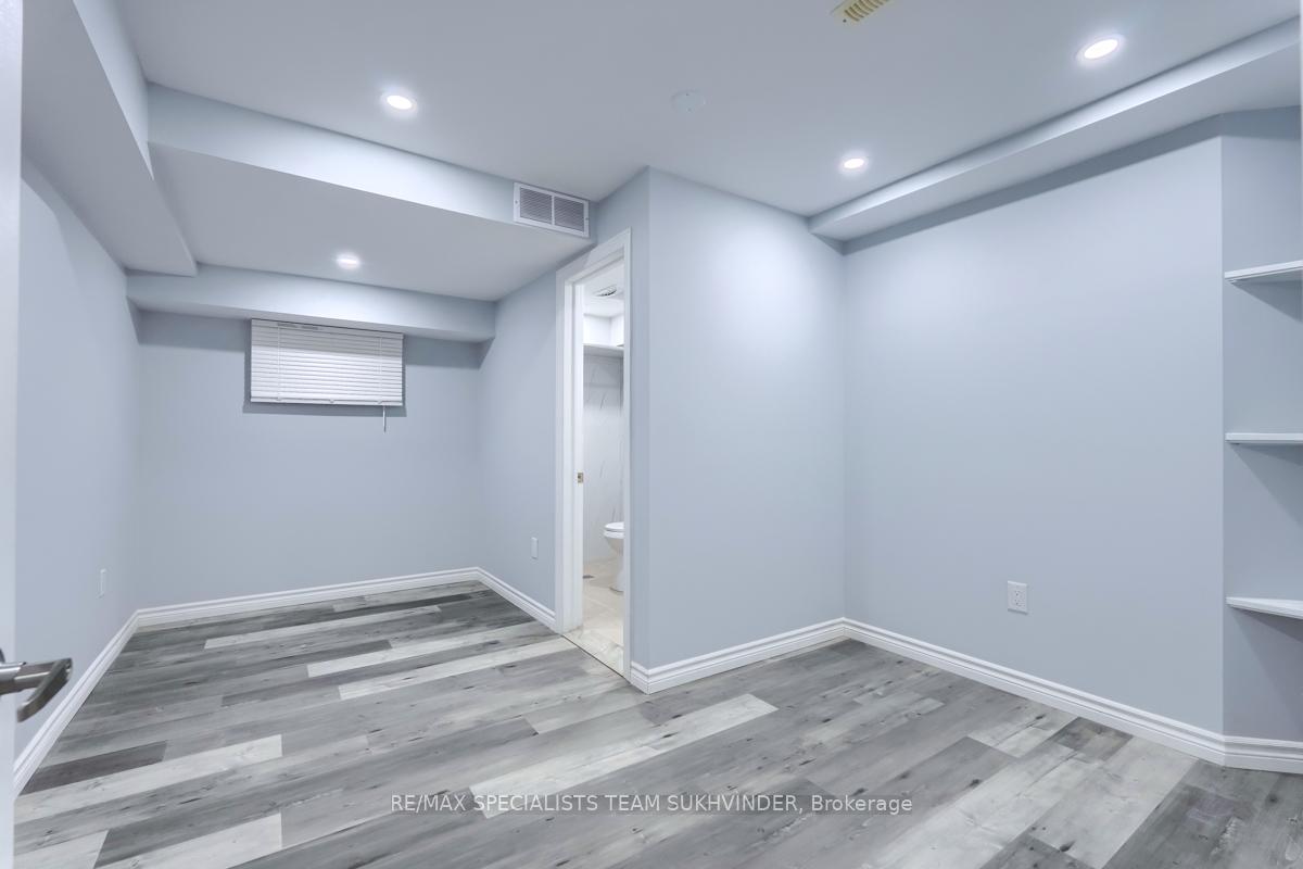 Photo 17 of 30 Winding Wood Crescent, Kitchener — HOMEH