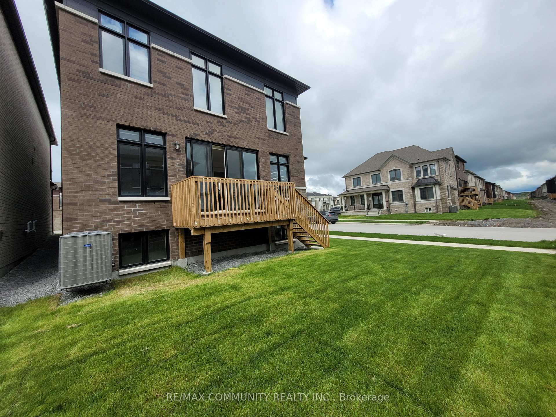 Photo 13 of 1801 Narcissus Gardens, Pickering, Rural Pickering — HOMEH