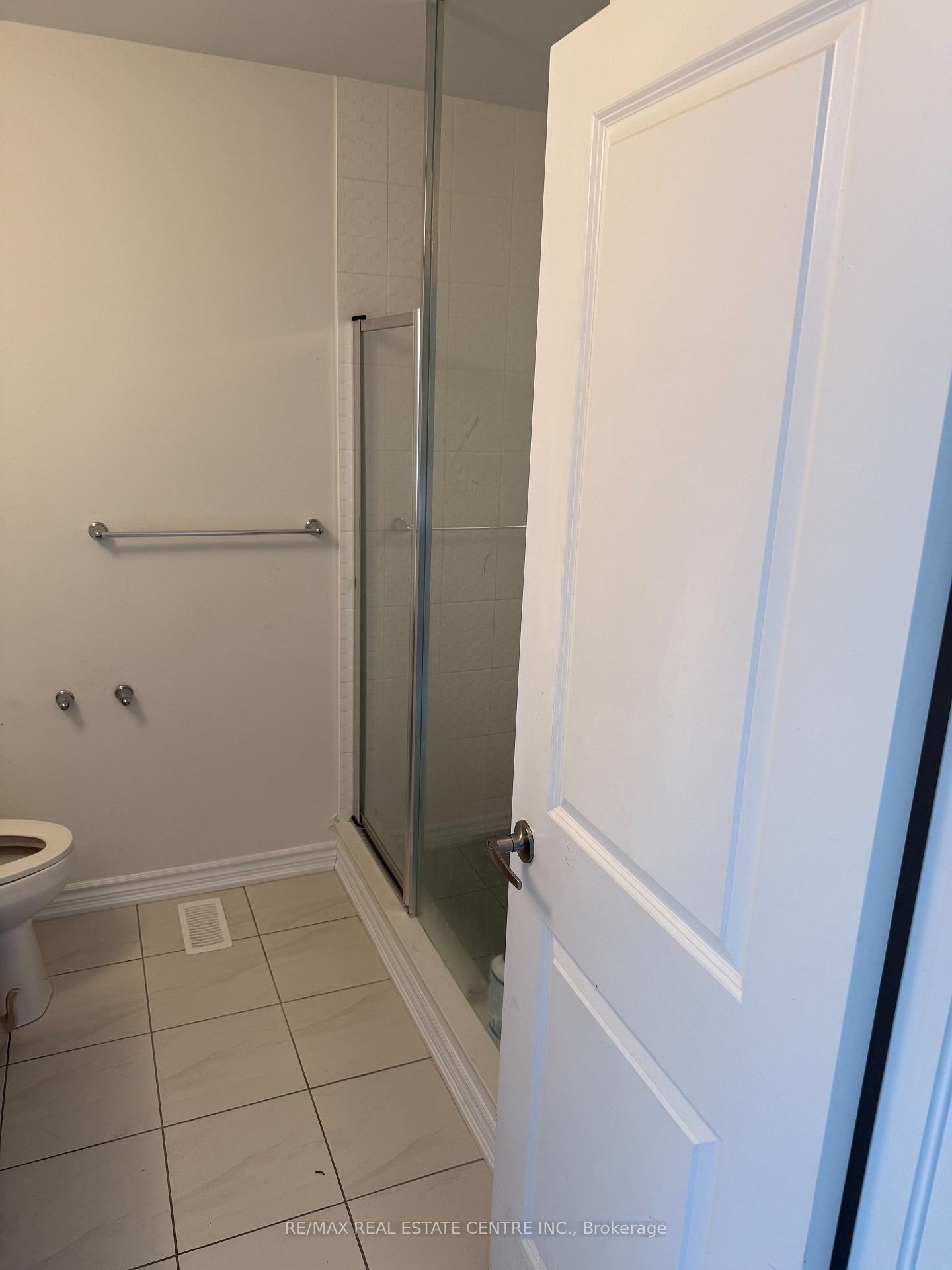 Photo 4 of Unit 26, 26 Paradise Way E, Whitby, Rolling Acres — HOMEH