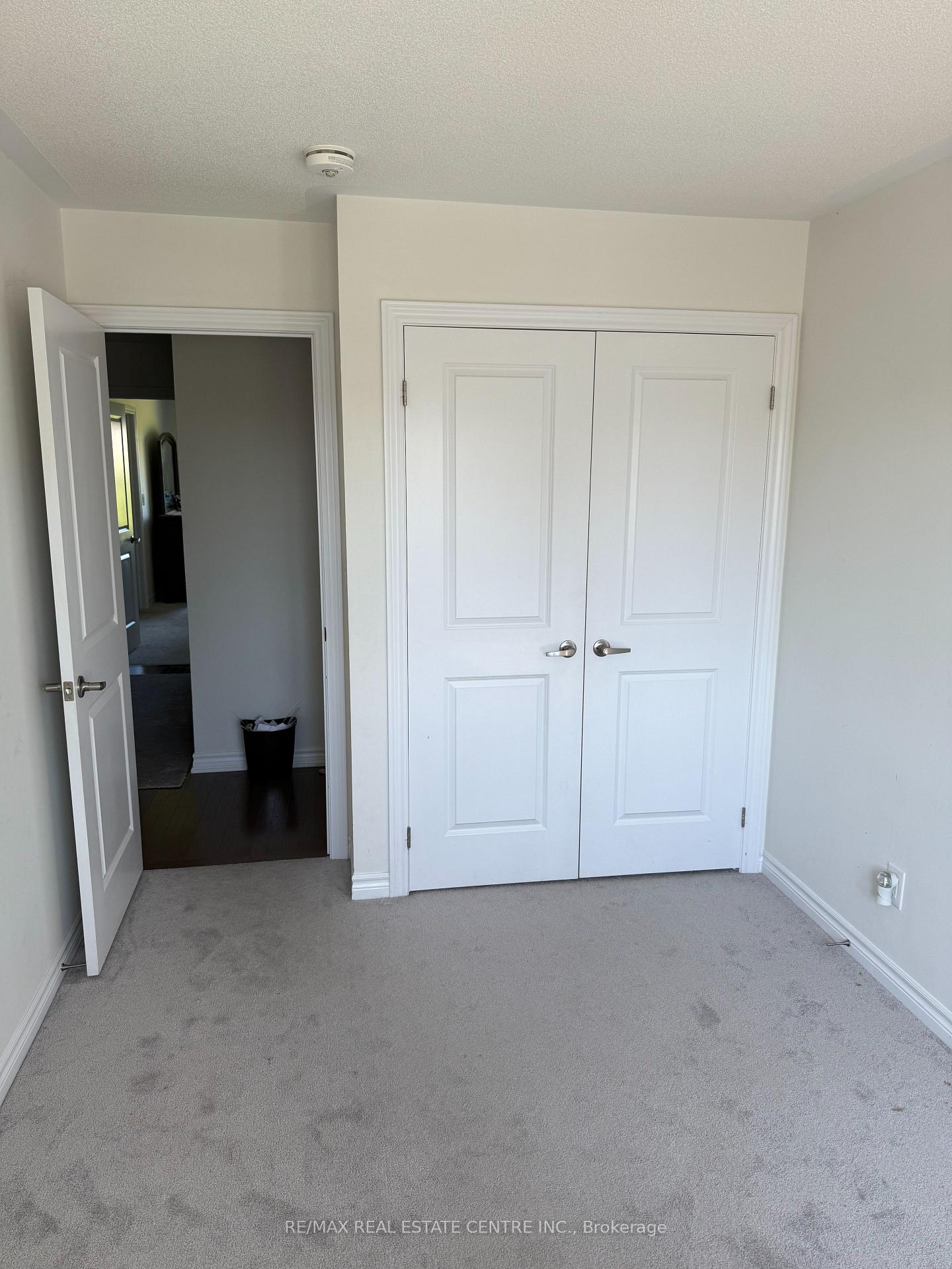 Photo 8 of Unit 26, 26 Paradise Way E, Whitby, Rolling Acres — HOMEH