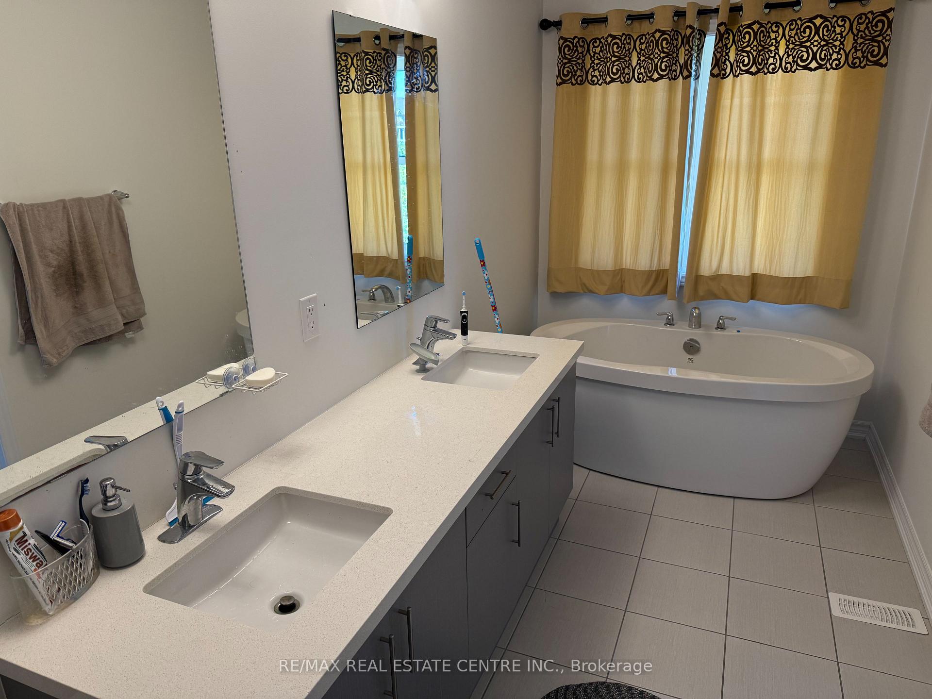 Photo 13 of Unit 26, 26 Paradise Way E, Whitby, Rolling Acres — HOMEH