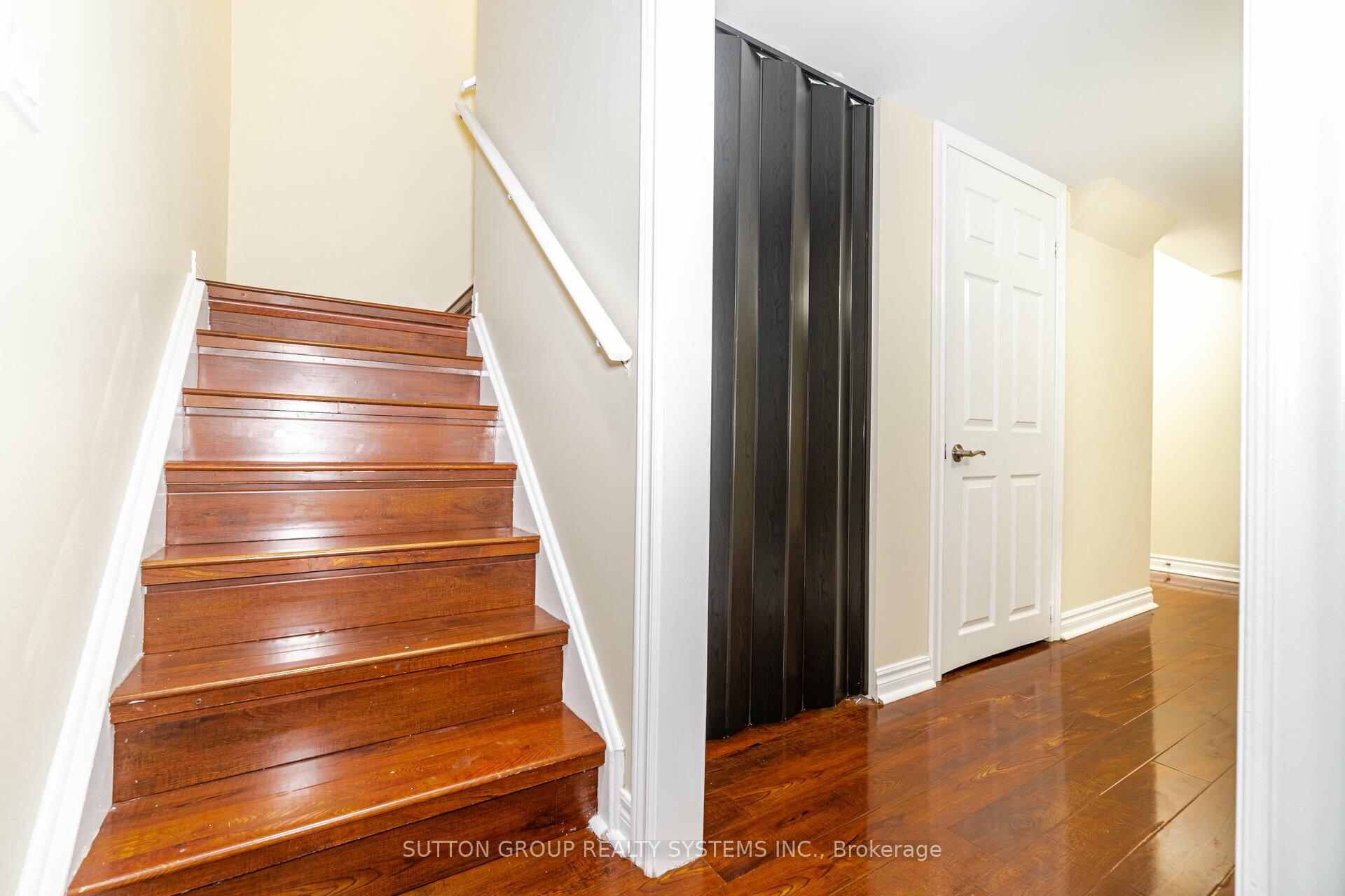 Photo 2 of Unit LOWER, 8 Poplar Plains Road, Brampton, Fletcher's Meadow — HOMEH
