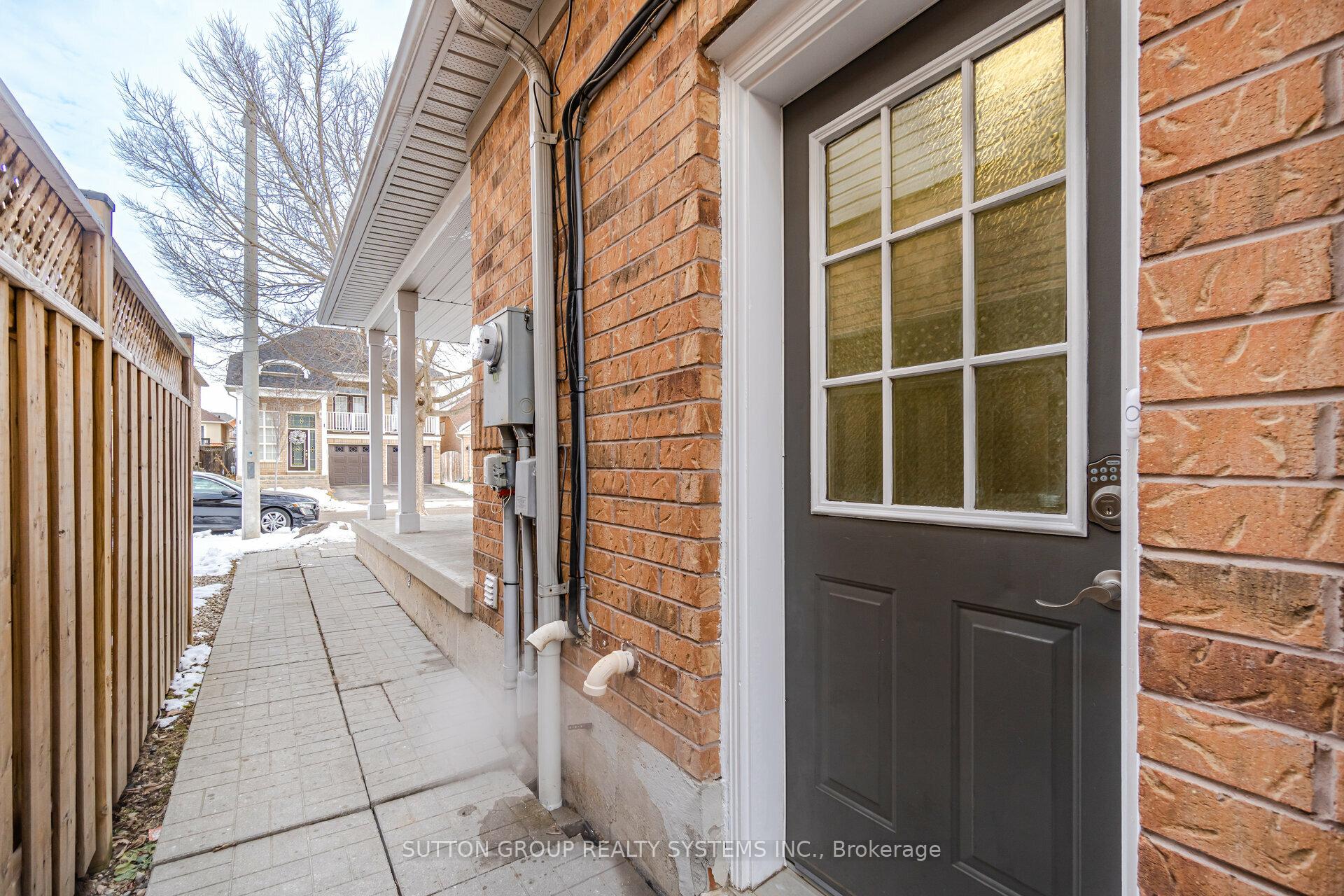 Photo 3 of Unit LOWER, 8 Poplar Plains Road, Brampton, Fletcher's Meadow — HOMEH
