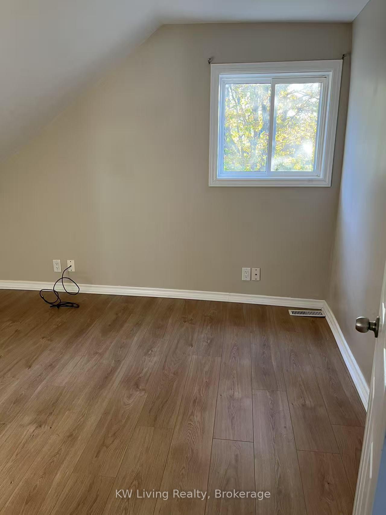 Photo 10 of 310 Nassau Street, Oshawa, Vanier — HOMEH
