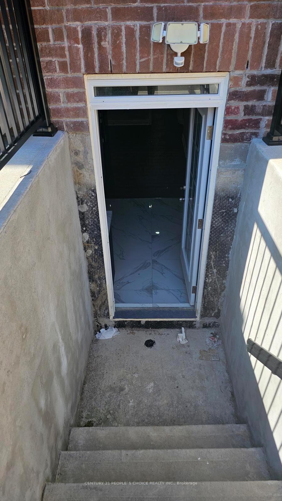 Photo 1 of Unit Bsmt, 37 Quinton Ridge, Brampton, Bram West — HOMEH