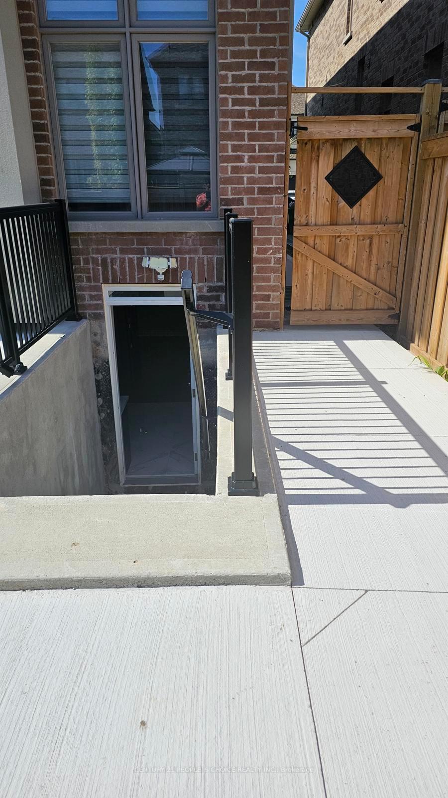 Photo 2 of Unit Bsmt, 37 Quinton Ridge, Brampton, Bram West — HOMEH