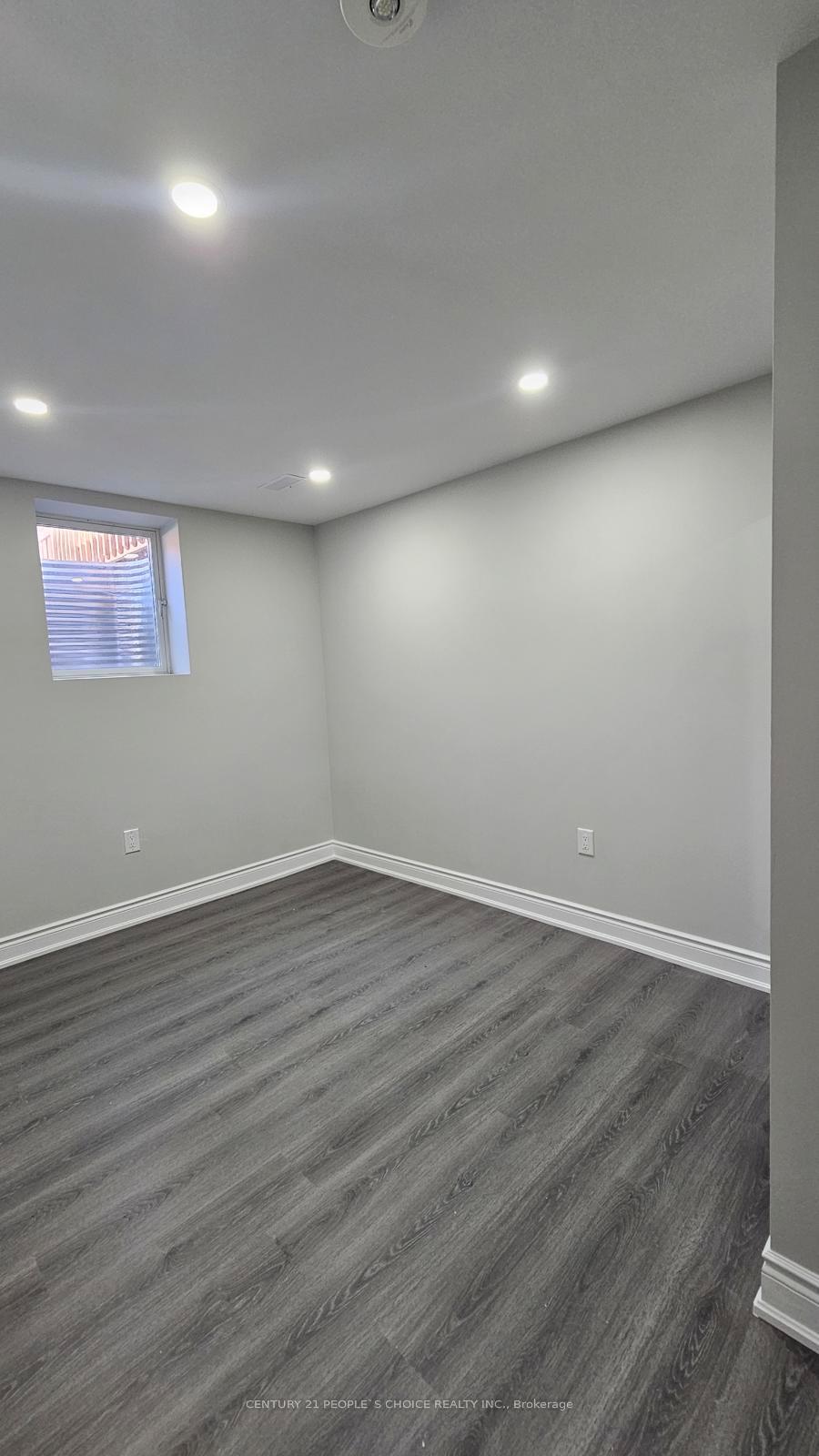 Photo 4 of Unit Bsmt, 37 Quinton Ridge, Brampton, Bram West — HOMEH
