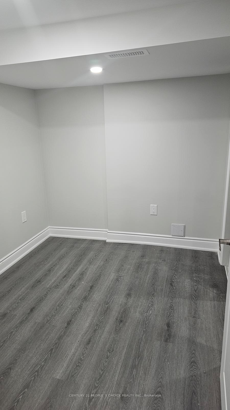 Photo 3 of Unit Bsmt, 37 Quinton Ridge, Brampton, Bram West — HOMEH