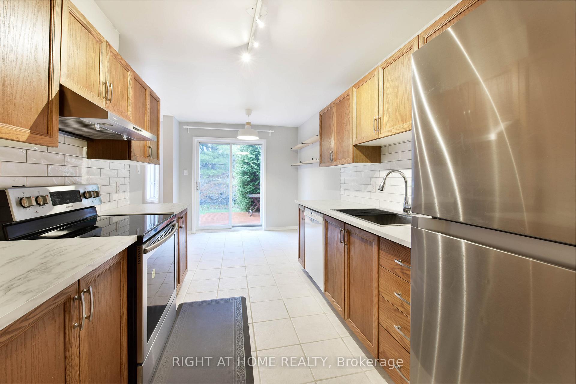 Photo 20 of 124 Blackdome Crescent, Ottawa, Kanata - Kanata Lakes/Heritage Hills — HOMEH