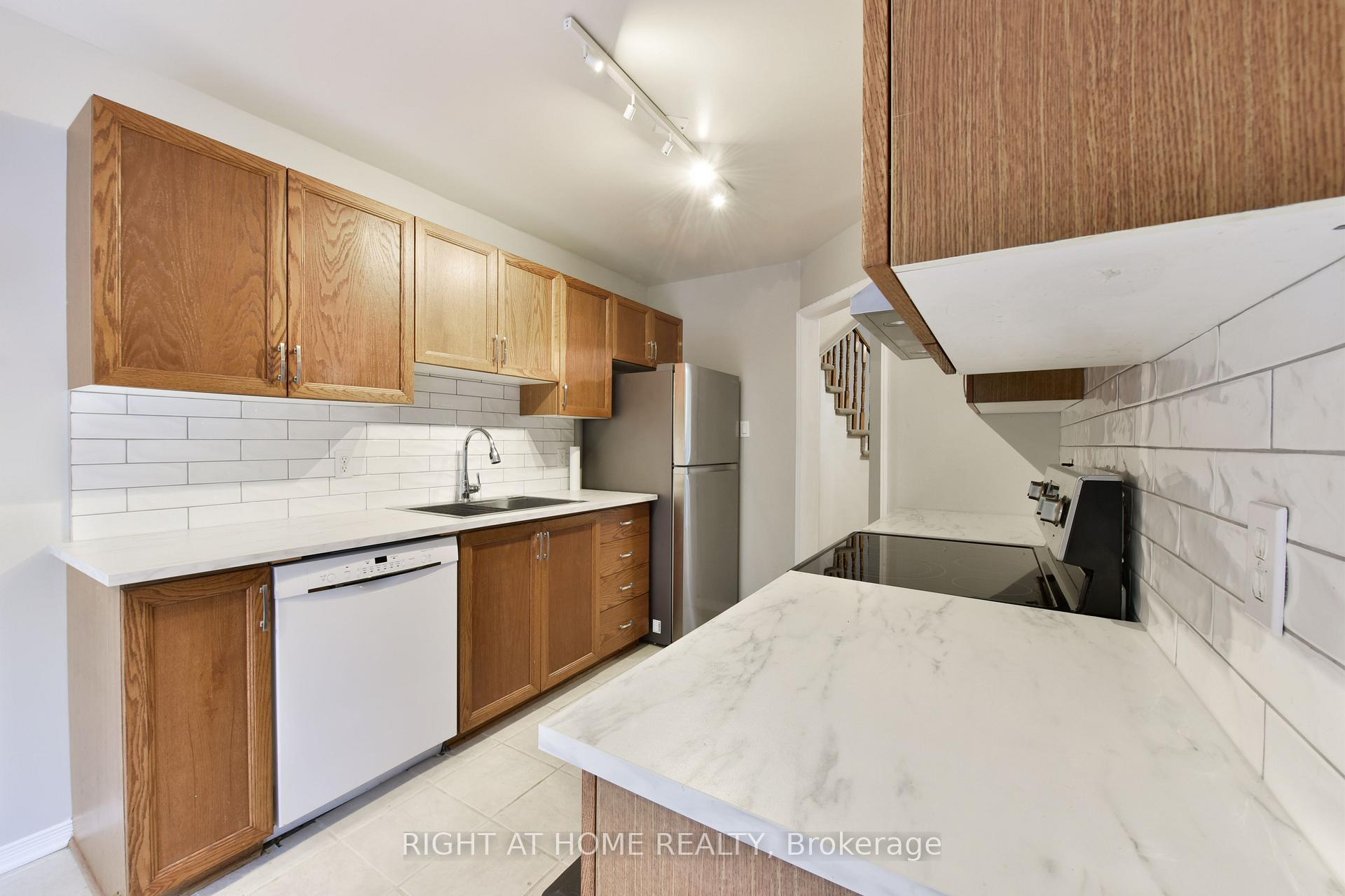 Photo 12 of 124 Blackdome Crescent, Ottawa, Kanata - Kanata Lakes/Heritage Hills — HOMEH