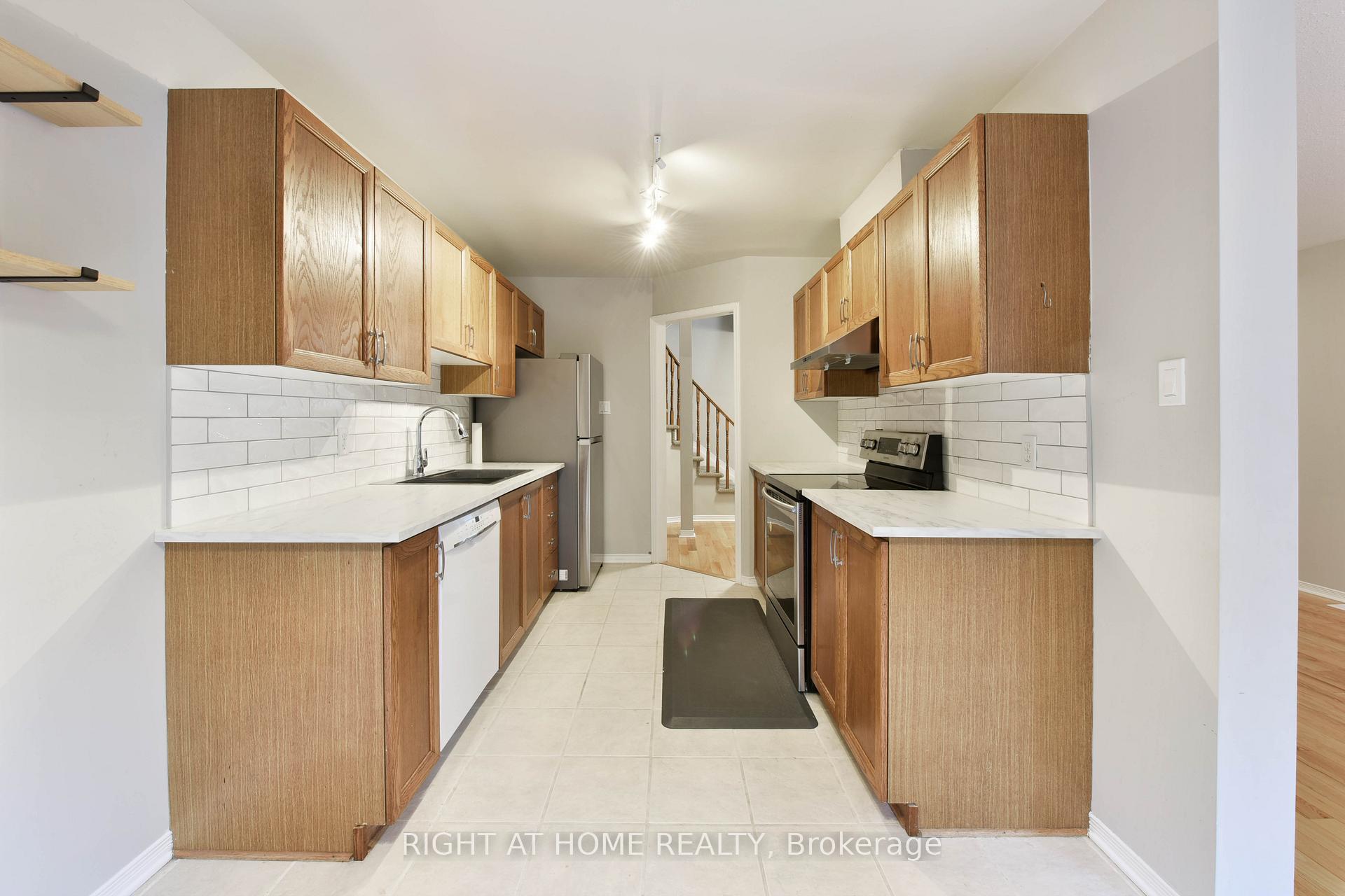 Photo 14 of 124 Blackdome Crescent, Ottawa, Kanata - Kanata Lakes/Heritage Hills — HOMEH