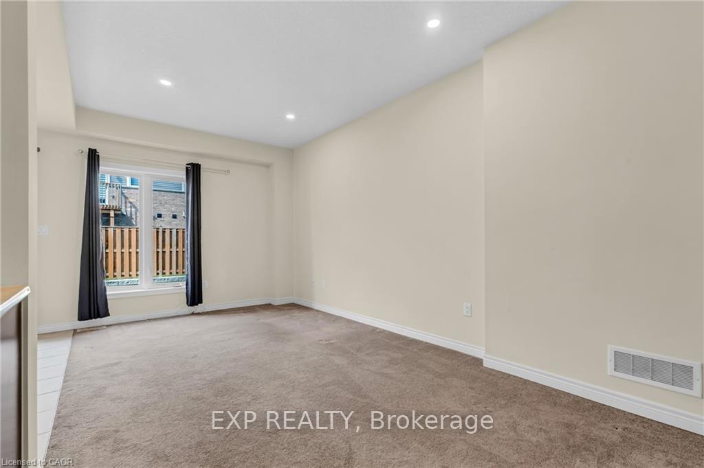 Photo 10 of 11 Garlent Avenue, Hamilton, Meadowlands — HOMEH