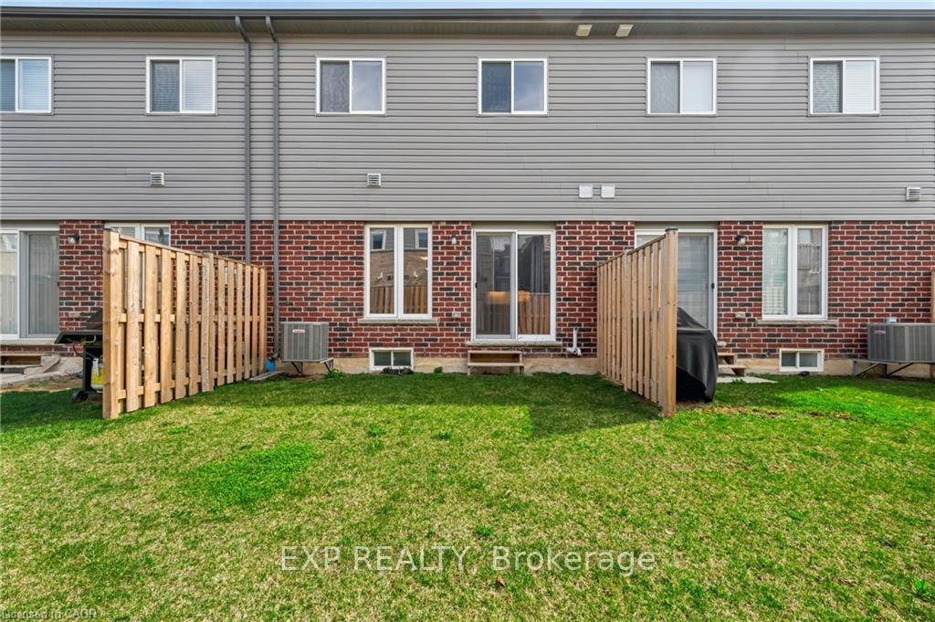 Photo 16 of 11 Garlent Avenue, Hamilton, Meadowlands — HOMEH