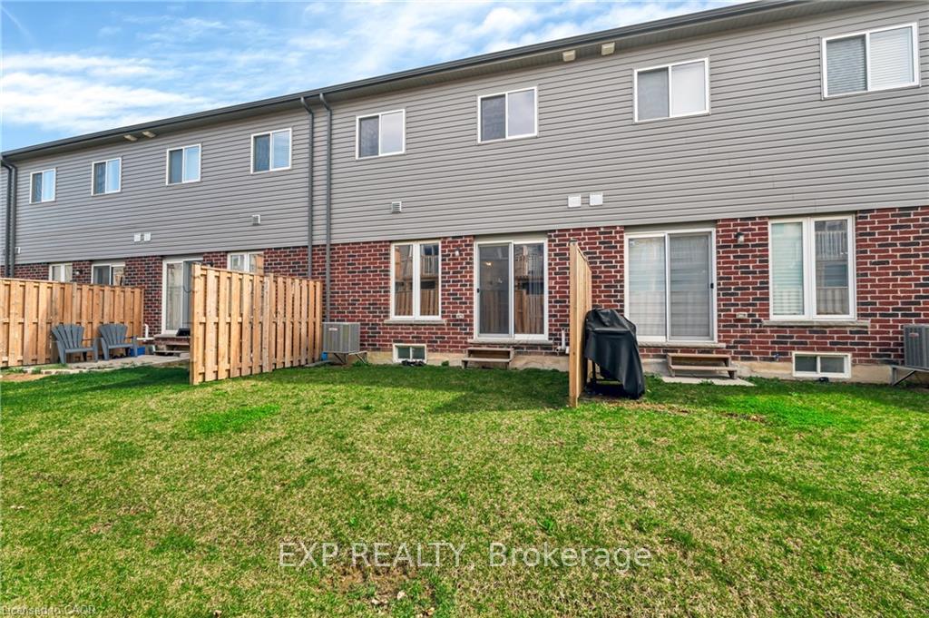 Photo 32 of 11 Garlent Avenue, Hamilton, Meadowlands — HOMEH
