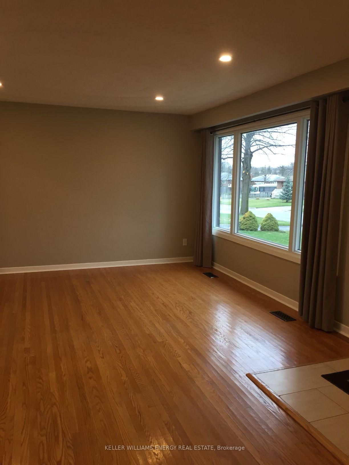 Photo 2 of 260 Linden Street, Oshawa, Donevan — HOMEH