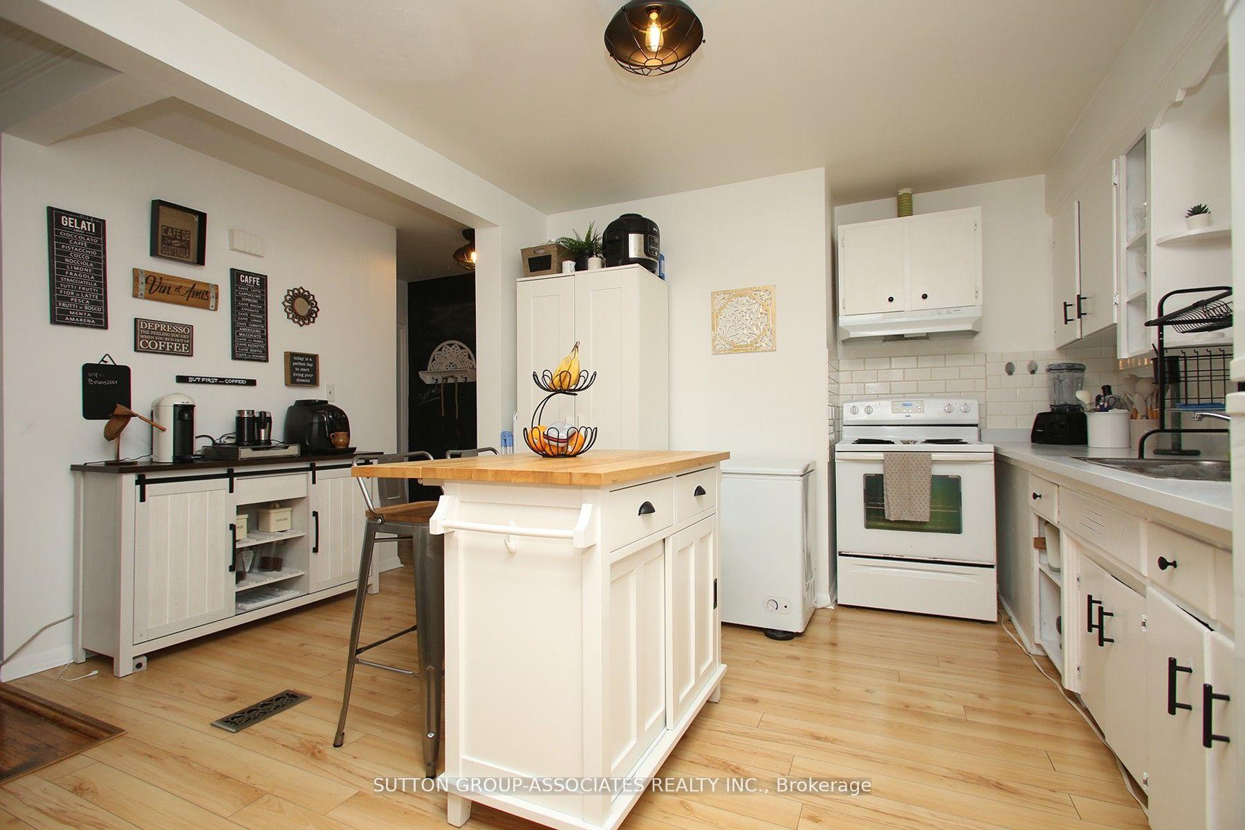 Photo 3 of Unit 2nd Fl., 134 Grand Avenue, Etobicoke, Stonegate-Queensway — HOMEH