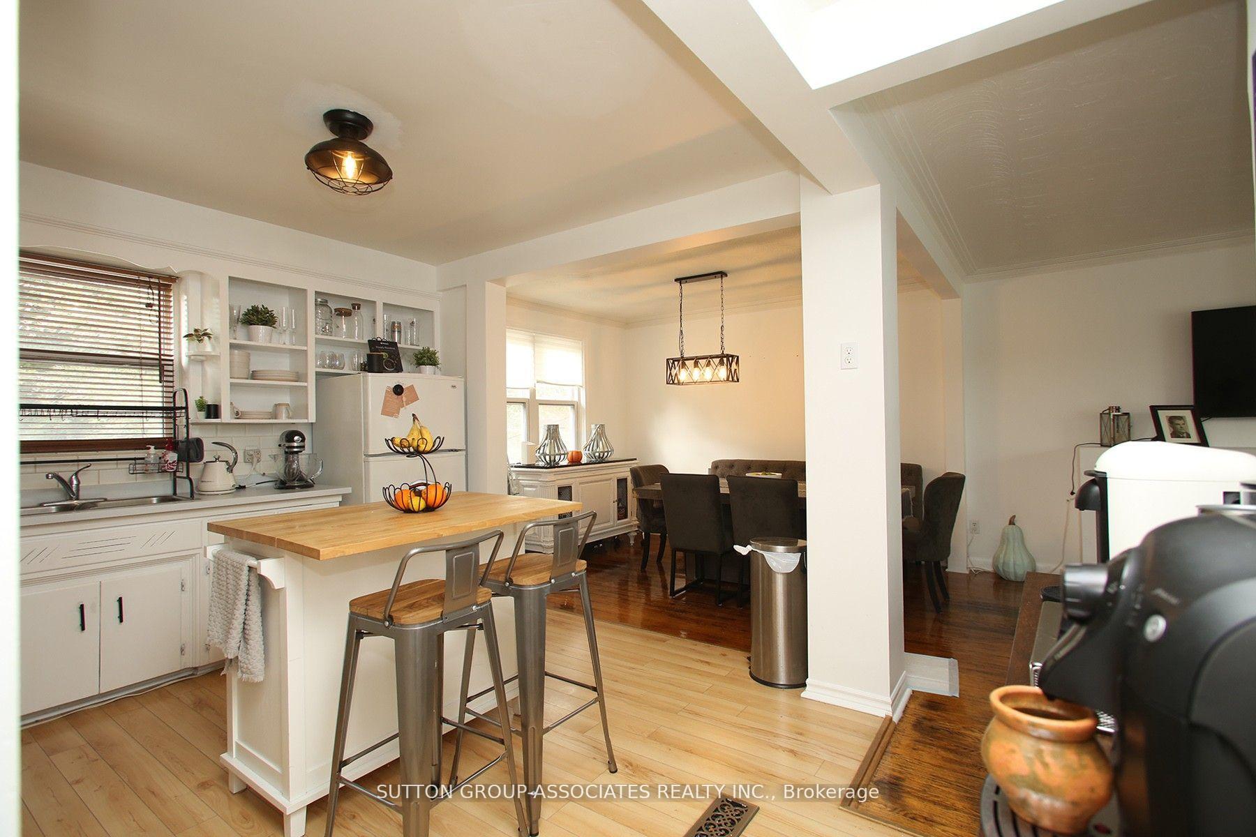 Photo 4 of Unit 2nd Fl., 134 Grand Avenue, Etobicoke, Stonegate-Queensway — HOMEH