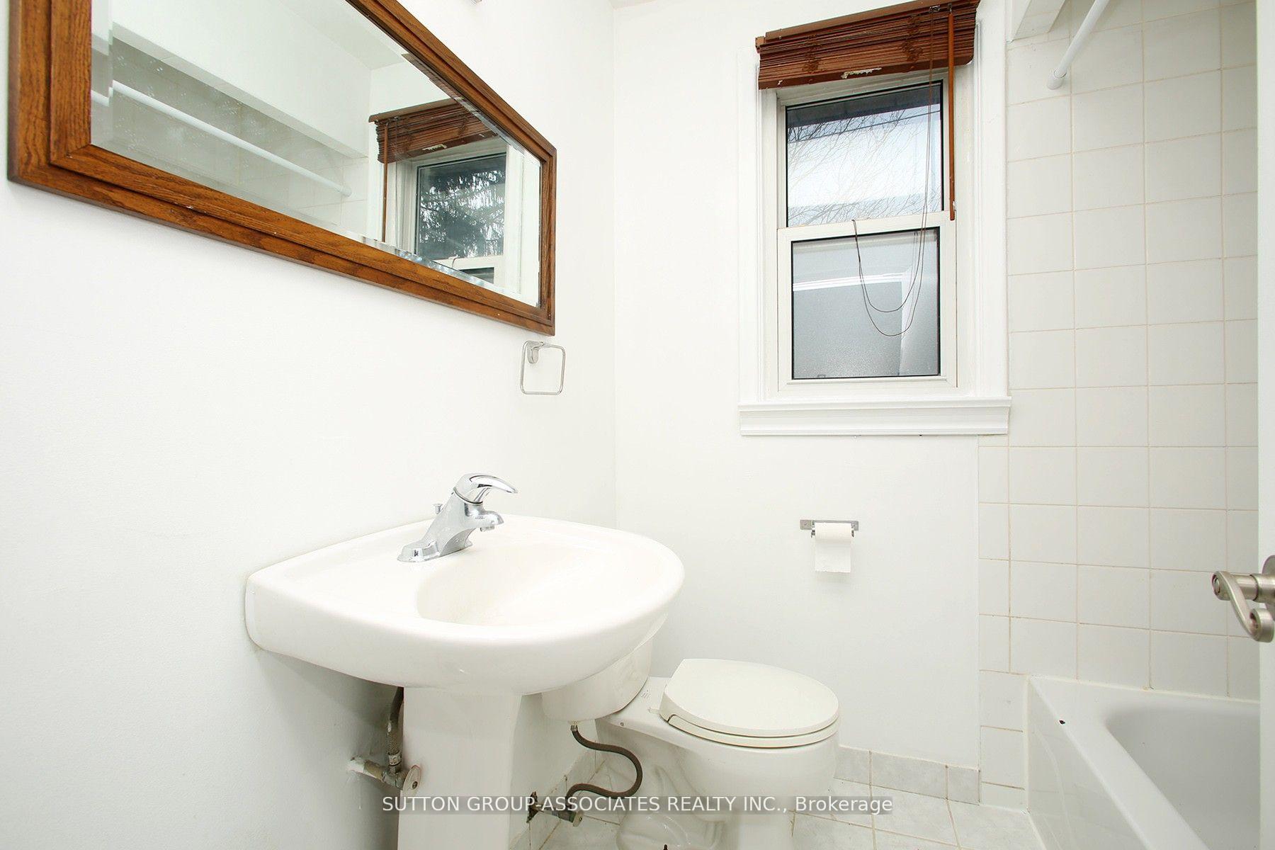 Photo 19 of Unit 2nd Fl., 134 Grand Avenue, Etobicoke, Stonegate-Queensway — HOMEH