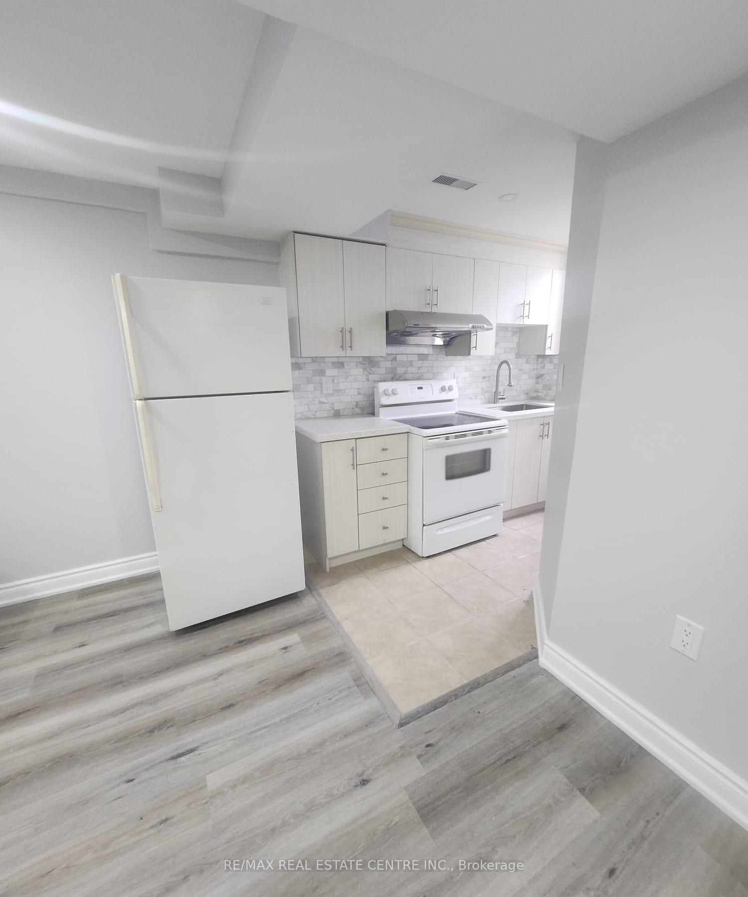 Photo 6 of 42 Baha (Basement) Crescent, Brampton, Fletcher's Meadow — HOMEH