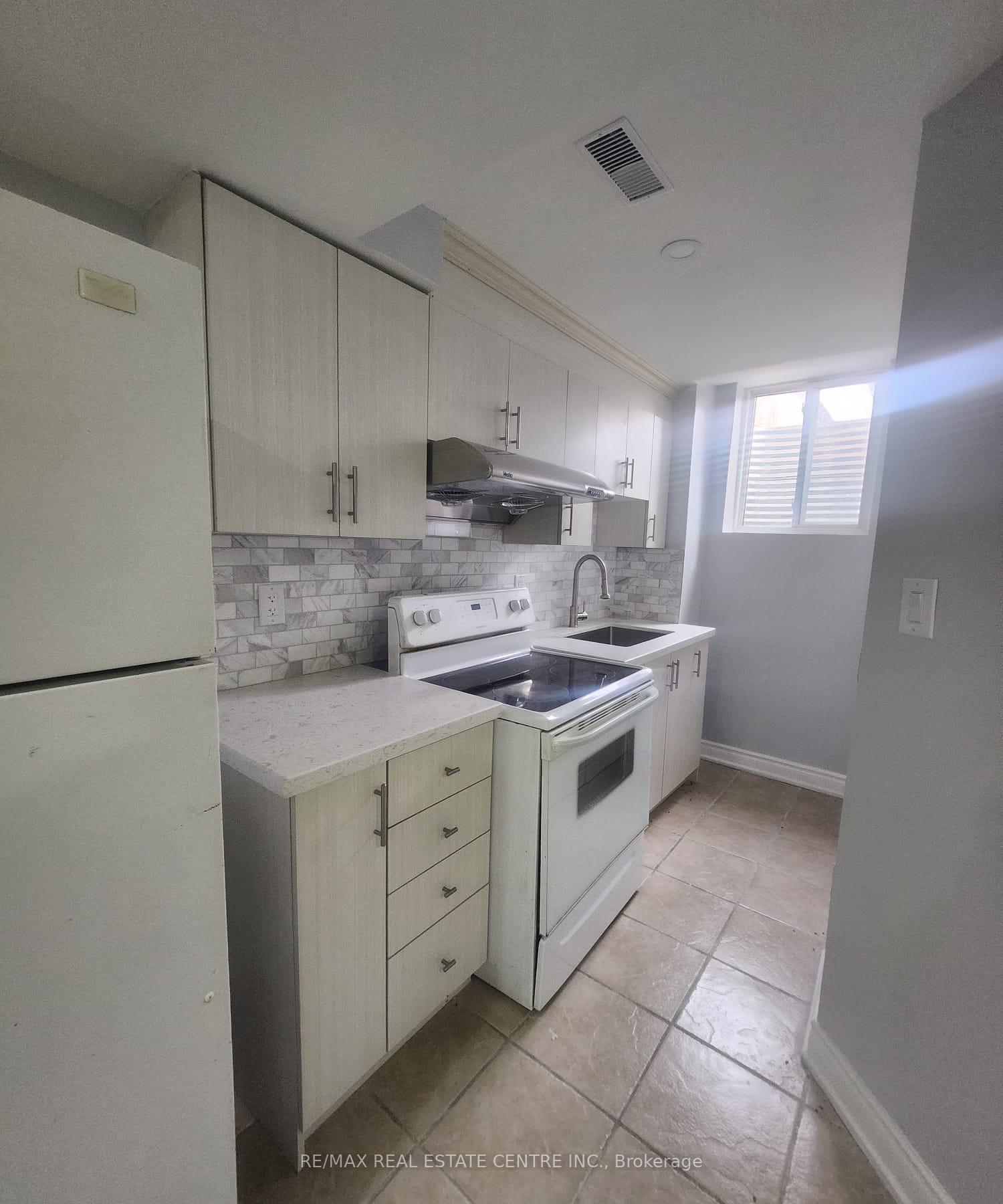 Photo 15 of 42 Baha (Basement) Crescent, Brampton, Fletcher's Meadow — HOMEH