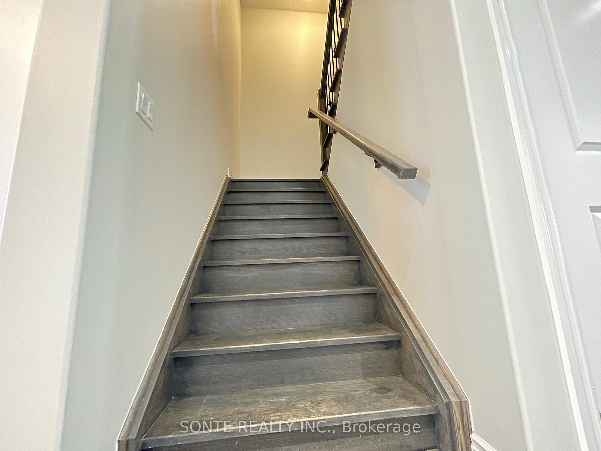 Photo 9 of Unit #15, 40 Megan Crescent, Barrie, Holly — HOMEH