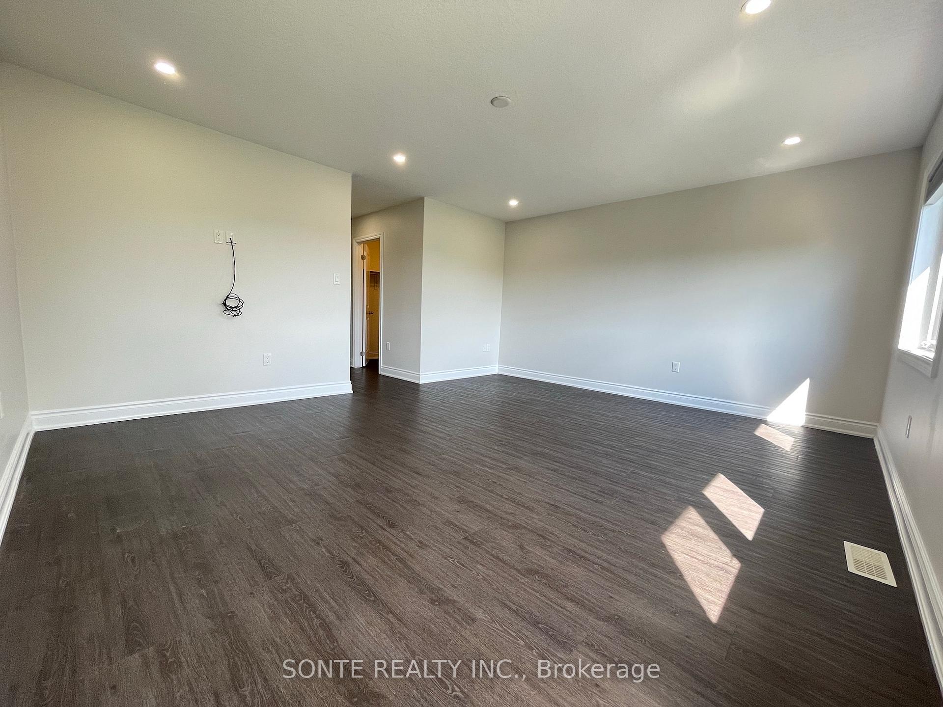 Photo 20 of Unit #15, 40 Megan Crescent, Barrie, Holly — HOMEH