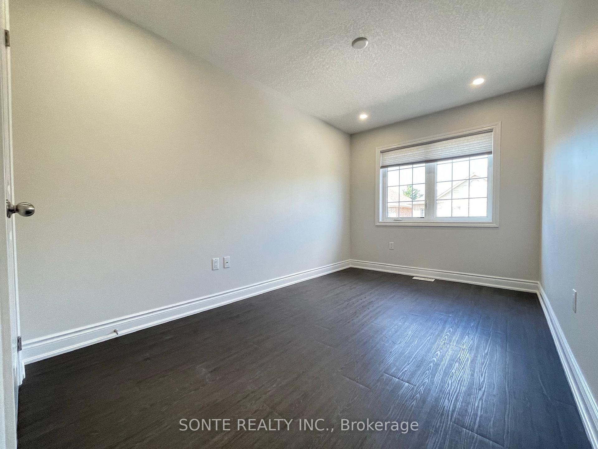 Photo 13 of Unit #15, 40 Megan Crescent, Barrie, Holly — HOMEH