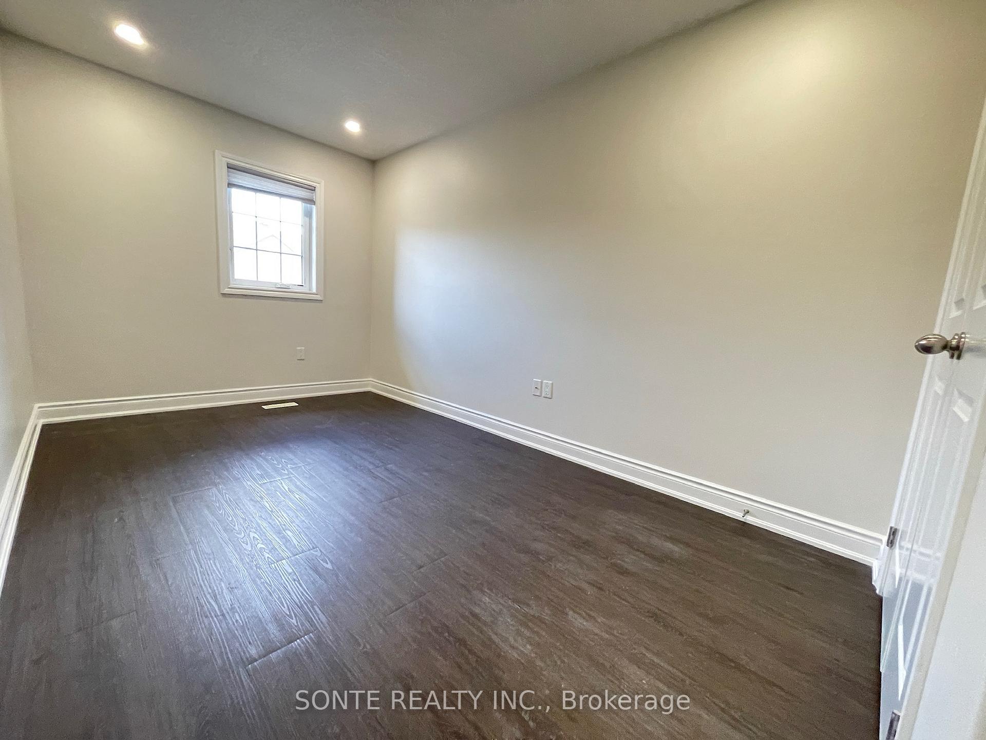 Photo 10 of Unit #15, 40 Megan Crescent, Barrie, Holly — HOMEH