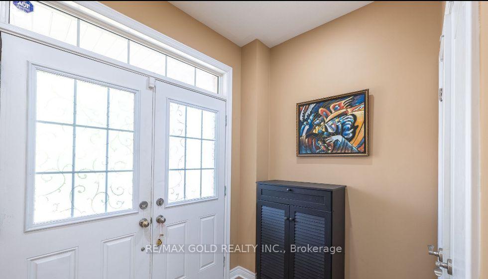 Photo 4 of 48 Clearfield Drive, Brampton, Bram East — HOMEH