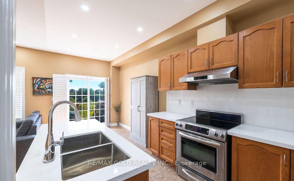 Photo 8 of 48 Clearfield Drive, Brampton, Bram East — HOMEH