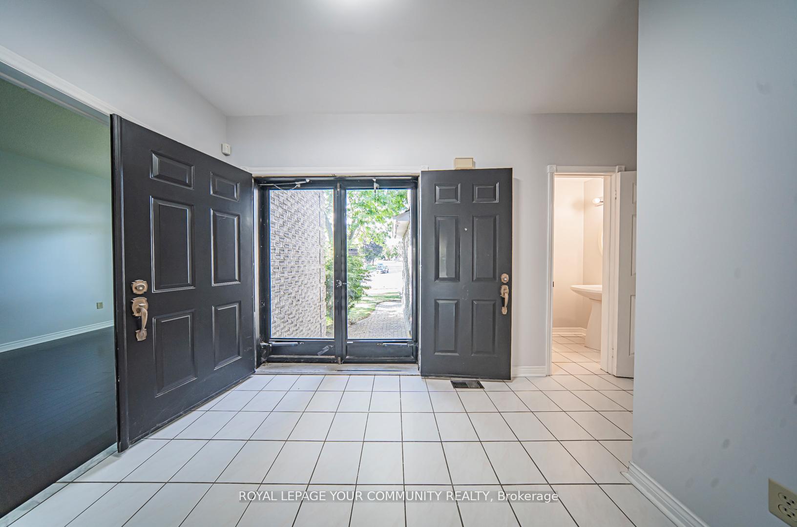 Photo 2 of 147 John Button Boulevard, Markham, Buttonville — HOMEH