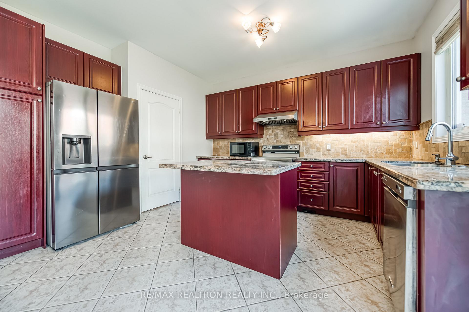 Photo 14 of 73 Adastra Crescent, Markham, Victoria Manor-Jennings Gate — HOMEH