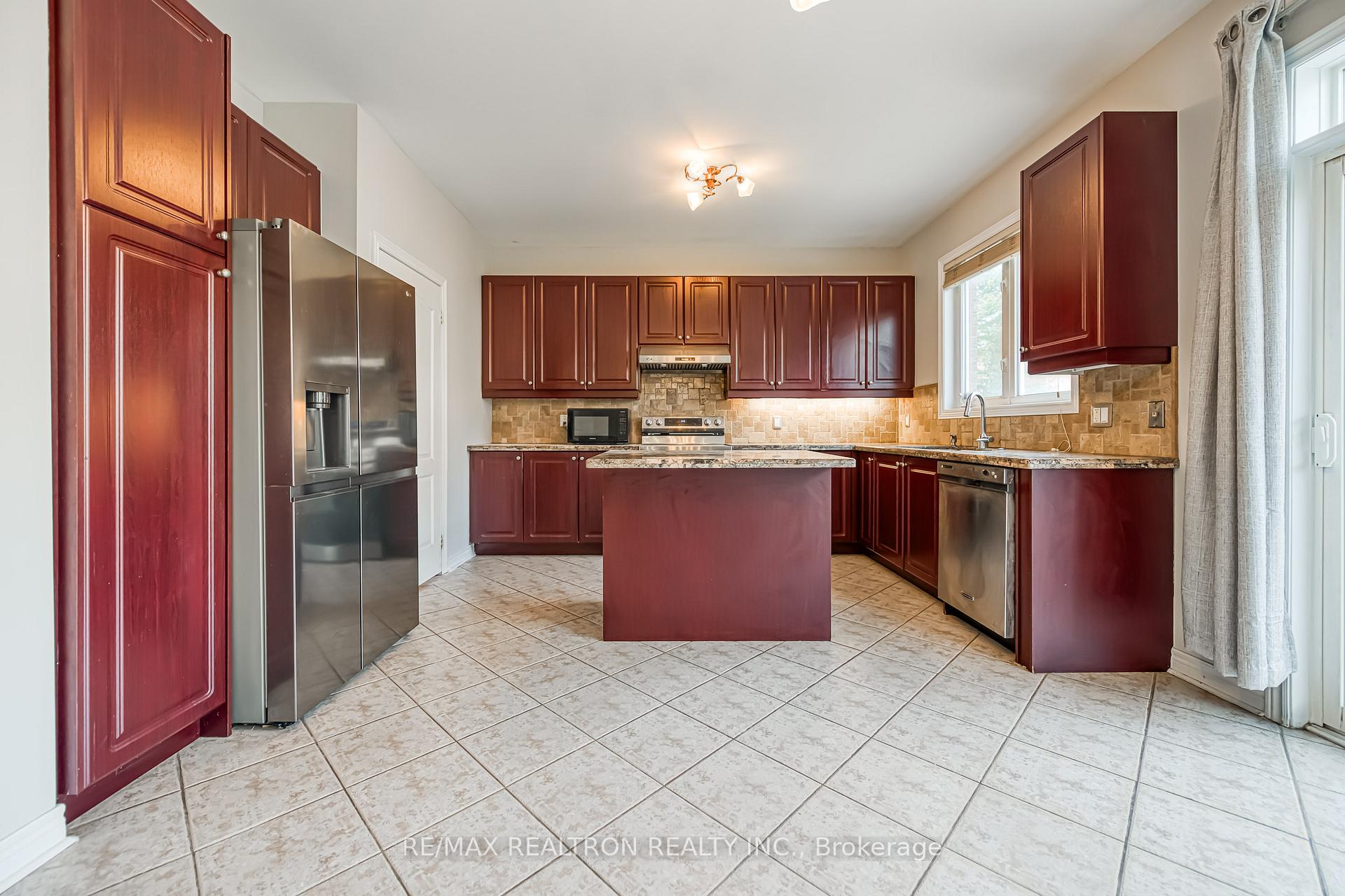Photo 9 of 73 Adastra Crescent, Markham, Victoria Manor-Jennings Gate — HOMEH